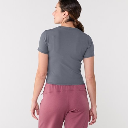 Vuori Pose Fitted T-Shirt - Women's 2