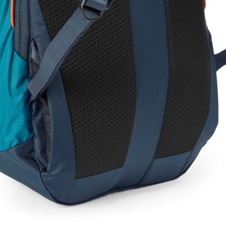 REI Co-op Flash 22 Pack Trekking pole attachments