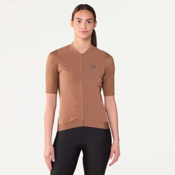 Model info: Height: 5' 9" | Chest: 33" | Wearing size: M