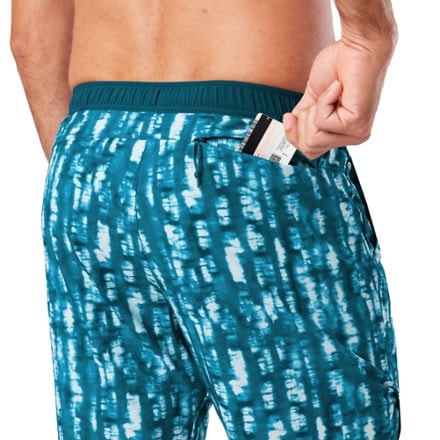 Nathan Printed Essential 7" Shorts 2.0 - Men's 6