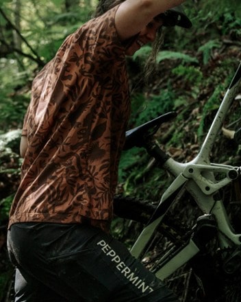 Location Image for MTB Signature Tech Bike Shorts - Women's