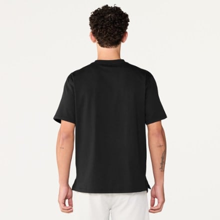 Vuori Ponto Pocket T-Shirt Relaxed - Men's 2