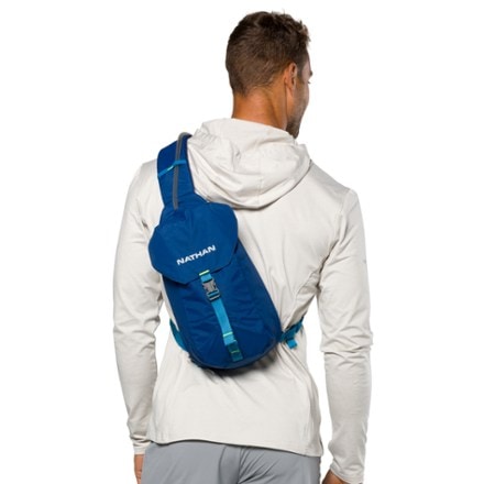Nathan Limitless 6-Liter Sling Pack 1