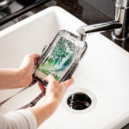 Nite Ize RunOff Waterproof Phone Case 10