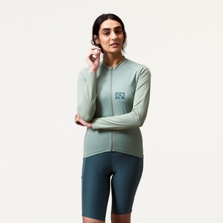 Endura Alltrack Ride Long-Sleeve Cycling Jersey - Women's 1