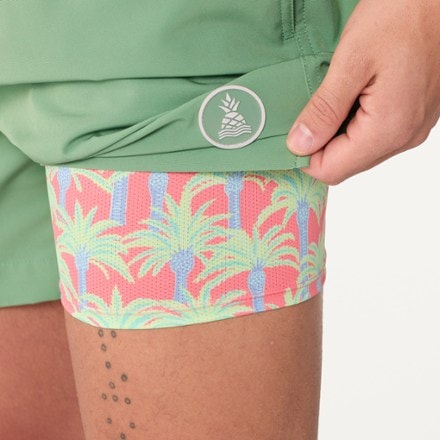 Chubbies Stretch 5.5" Lined Swim Trunks - Men's 4