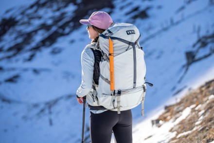 YETI Skala 50 L Pack - Women's 10