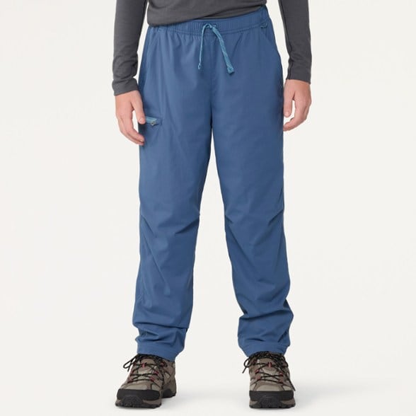 Model info: Height: 4'9" | Inseam: 25" | Wearing size: M Kids