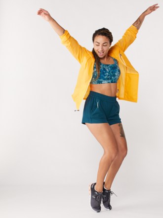 Vuori Dash 3" Shorts - Women's 3