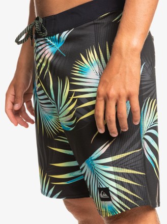 Quiksilver Highlite Arch Board Shorts - Men's 19" Outseam 5