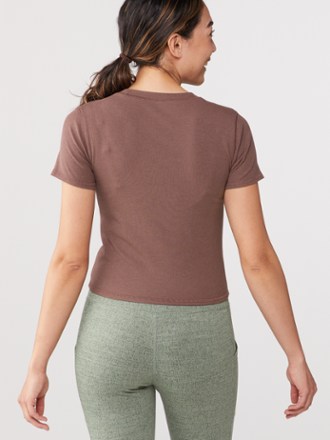 Vuori Mudra Fitted T-Shirt - Women's 2