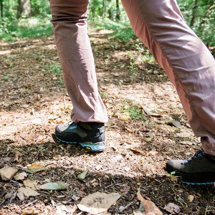 Location Image for Eldo Mid LTH GV Approach Boots - Women's