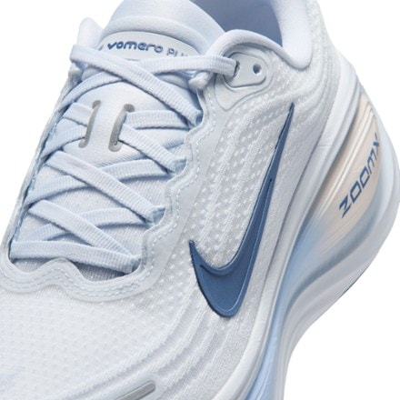 Nike Vomero Plus Road-Running Shoes - Women's 5