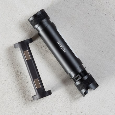 Nite Ize Radiant Rechargeable Utility Light 6