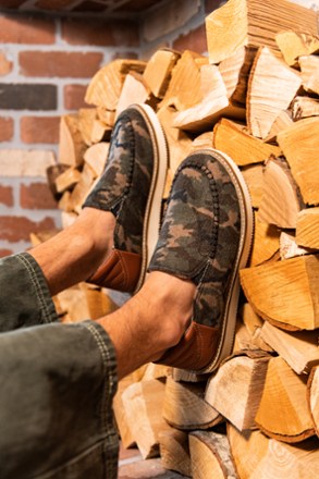 Sanuk Cozy Vibe Low SM Camo Slippers - Men's 6