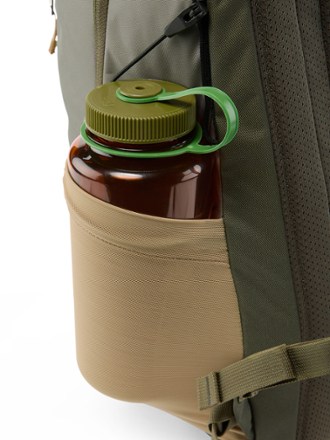 Arc'teryx Mantis 26 L Pack Water bottle pocket (Water bottle sold separately)