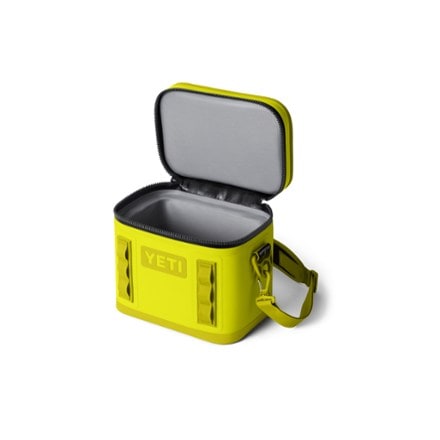 YETI Hopper Flip 8 Soft Cooler 4