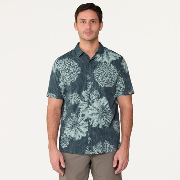 Model info: Height: 6'1" | Chest: 40 | Waist: 32.5 | Wearing size: M