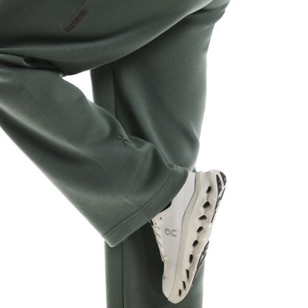On Focus Tech Sweatpants - Women's 7