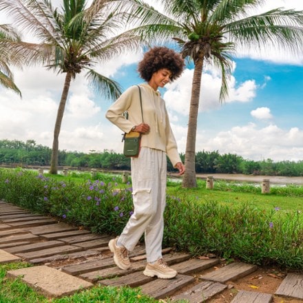 Location Image for Cruz Crossbody Bag