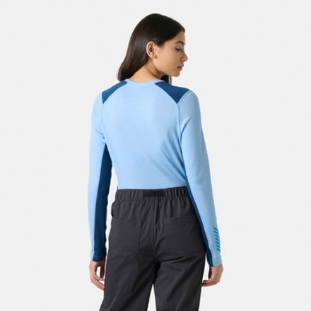 Helly Hansen LIFA Merino Midweight Base Layer Crew Top - Women's 2
