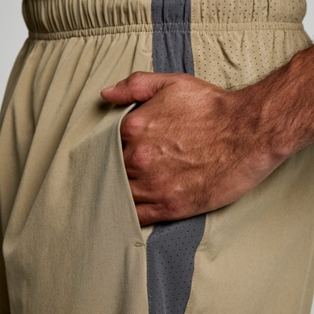 Saucony Outpace 7" Shorts - Men's 4