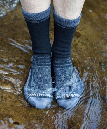 Rei aqua top socks