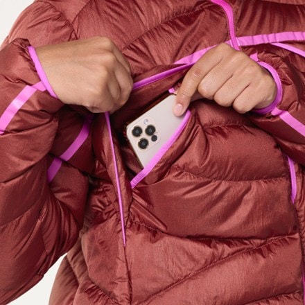 SENIQ Wildpuff Down Hoodie - Women's 8