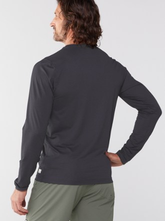 Vuori Tradewind Performance T-Shirt - Men's 2