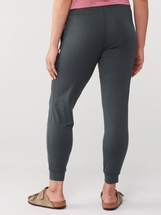 Vuori Performance Joggers - Women's 2