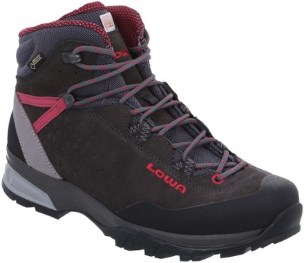 lowa hiking boots rei