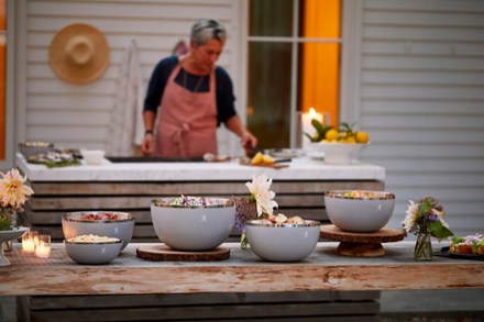 Serving Bowl with Lid - 3 Qt.