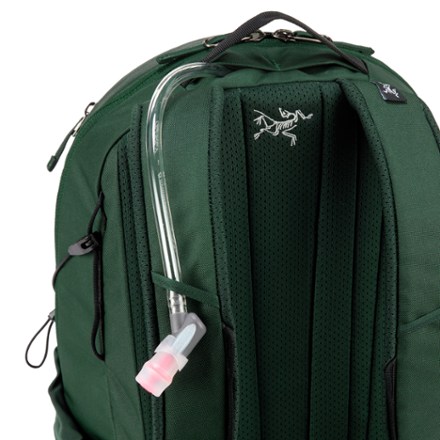 Arc'teryx Mantis 16 Pack Hydration port & tube routing