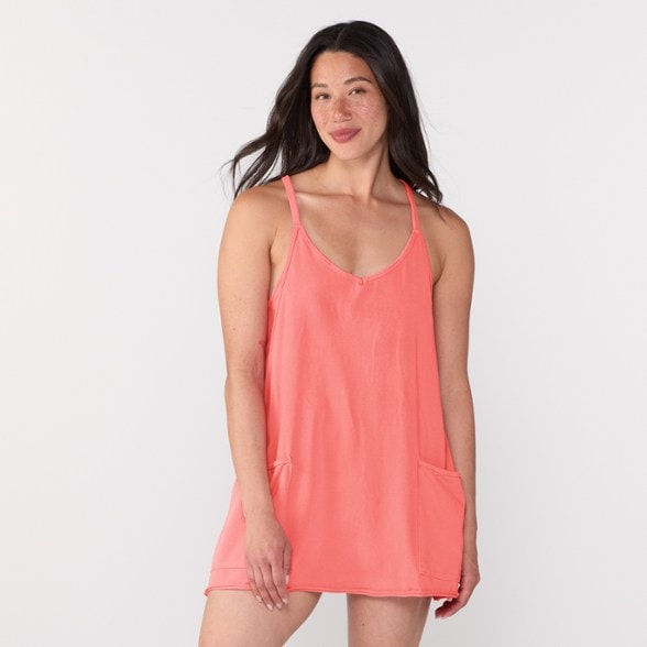 Model info: Height: 5' 7" | Chest: 34 | Waist: 27 | Wearing size: M