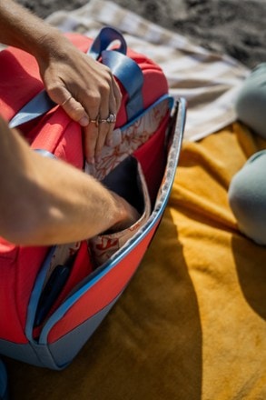 Location Image for TravelR 36 Can Soft Cooler Duffel with Shoulder Strap