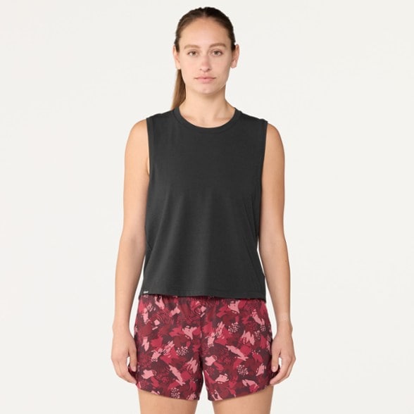 Model info: Height: 5' 10" | Chest: 34" | Waist: 28" | Wearing size: M