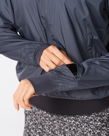 2XU Aero Bomber Jacket - Women's 4