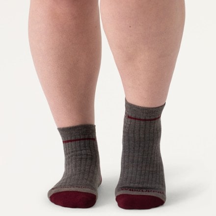 Wide Open Single Stripe Cushioned Quarter Socks - Women's 1