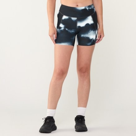 Janji Pace 5" Shorts - Women's 1