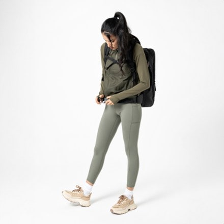 Sherpani Santiago 35 L Travel Pack 8