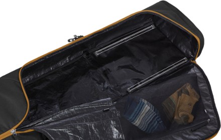Thule RoundTrip Snowboard Roller Bag 7