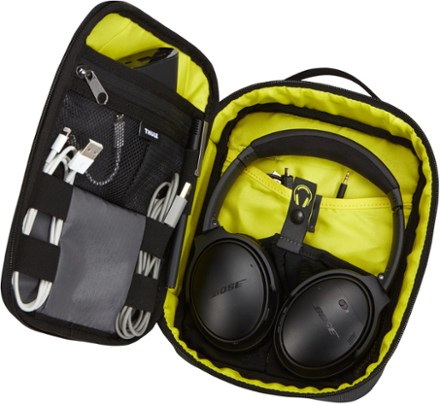 Thule Subterra PowerShuttle Plus Travel Case 4
