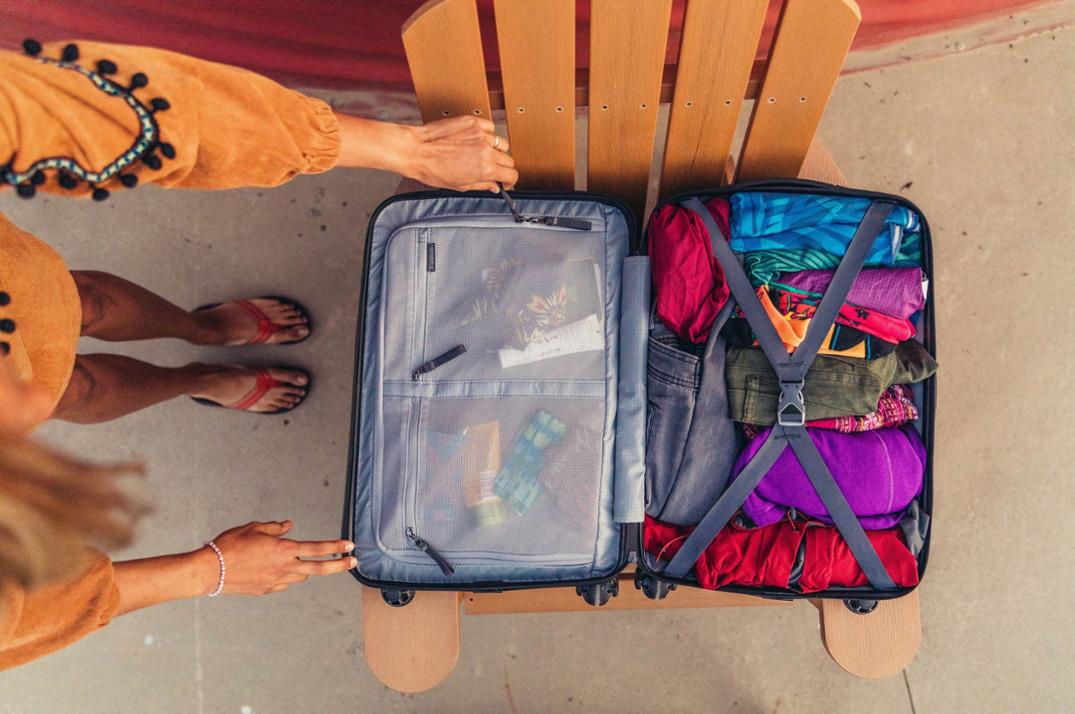 Location Image for Quadro Hardcase 22" Wheeled Luggage - Closeout