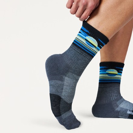 Feetures Trail Max Cushion Mini Crew Socks 1