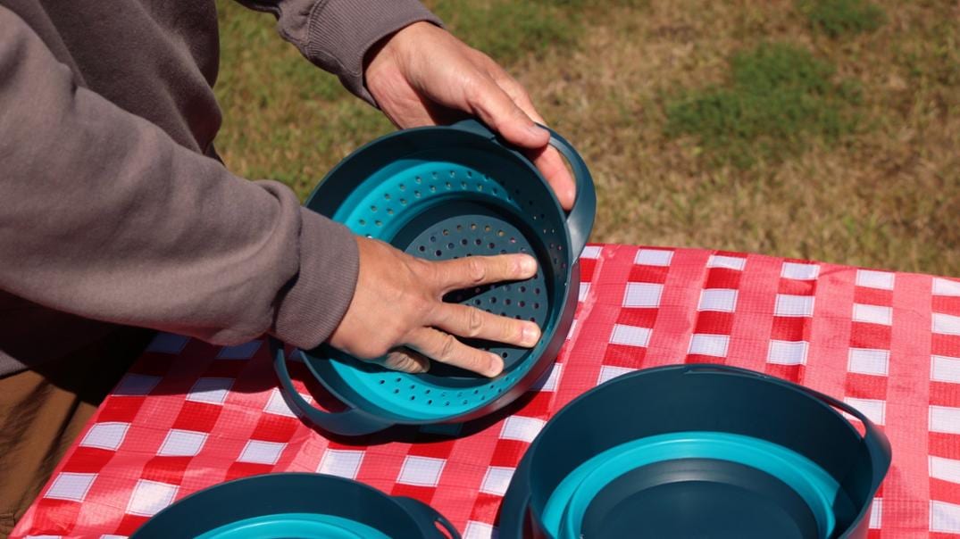 Location Image for Flat Pack Collapsible Bowls & Strainer Set