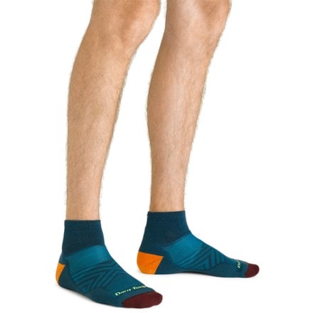 Darn Tough Run Quarter Cushioned Ultra-Lightweight Running Socks - Men's 1