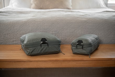 Peak Design Packing Cube - Small For size comparison only. Small on right.