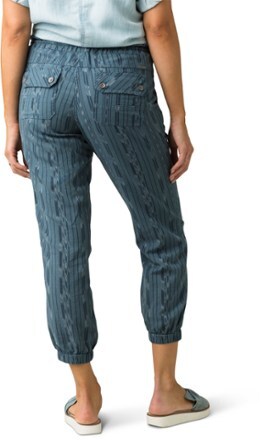 On Body Image of color Nickel Jacquard