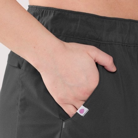 Stio Vallis 4" Shorts - Women's 5