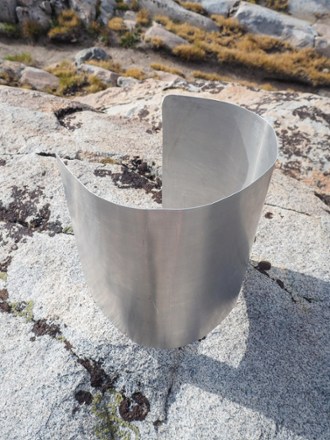 on a rock (Aluminium)